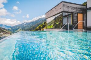 Πισίνα στο ή κοντά στο Boutique Hotel und Chalets Bergwiesenglück