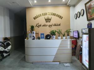 a store with a counter with plants on the wall at Hoang Ngoc Hotel in Dĩ An