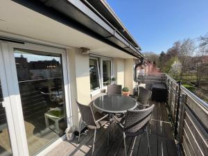 a patio with a table and chairs on a balcony at 7980 SunHill Apartementwohnung in Ravensburg