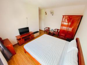 Khách sạn Ngọc Hồi tesisinde bir odada yatak veya yataklar