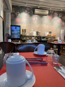 Gallery image of H&ocirc;tel de Champagne in Angers