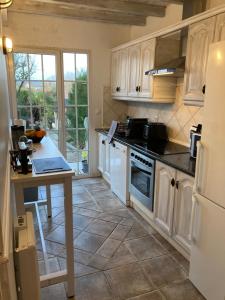 Imagen de la galería de Maison à Hendaye plage, 5 pièces, 5 personnes, jardin, piscine, tennis, en Hendaya