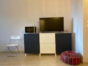 A television and/or entertainment centre at Casa Etna Nicolosi
