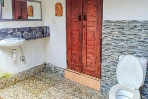 ห้องน้ำของ Dina Home Stay at Desa Wisata Wongayagede