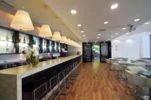 Lounge nebo bar v ubytování INATEL Foz Do Arelho