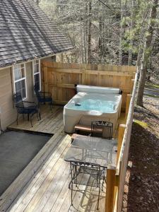 a hot tub sitting on a wooden deck at Beary Charming Hottub Great Location 4 Miles to Gatlinburg in Gatlinburg