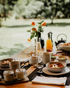 a wooden table with plates of food on it at Furnas Lake Forest Living in Furnas