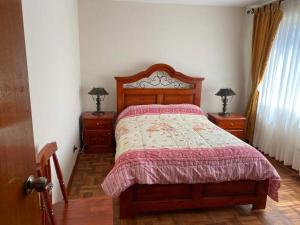 เตียงในห้องที่ Preciosa casita en Zona Residencial de La Paz