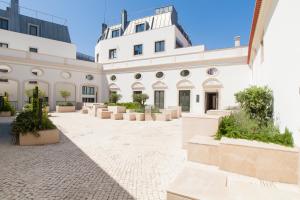 リスボンにあるALTIDO Lux and Spacious 1BR home with huge terrace, 5mins to Academy of Sciencesのギャラリーの写真