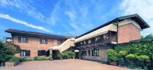 a brick building with a balcony on the side of it at Antica Locanda Del Villoresi in Nerviano