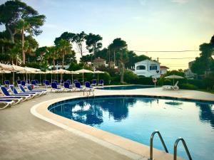 La alberca dentro o cerca de Apartamentos Ciutadella