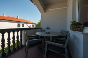 Balkón nebo terasa v ubytování Apartmani Di-Ana