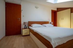 Postel nebo postele na pokoji v ubytování Apartmani Di-Ana