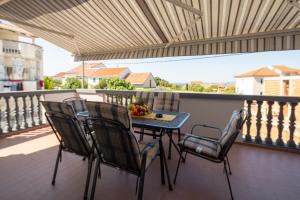 Balkón nebo terasa v ubytování Apartmani Di-Ana