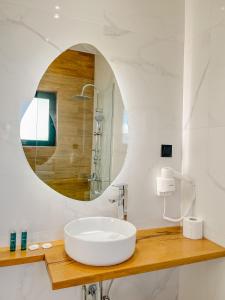 Island Apartments tesisinde bir banyo