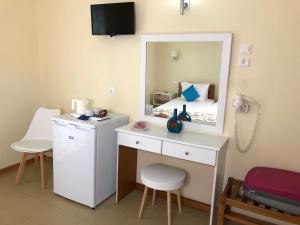 Un televizor și/sau centru de divertisment la Laios Hotel (Adults Only)