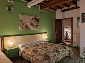 A bed or beds in a room at D'Elite Room & Breakfast