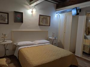 a bedroom with a bed and a lamp at D'Elite Room & Breakfast in Ferrara