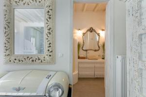 Posteľ alebo postele v izbe v ubytovaní Villa Pergisos by Whitelist Mykonos