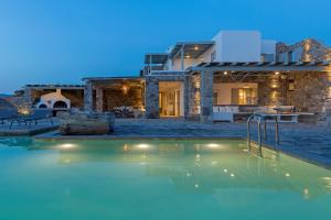 Bazén v ubytovaní Villa Pergisos by Whitelist Mykonos alebo v jeho blízkosti