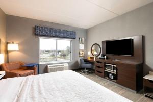 TV a/nebo společenská místnost v ubytování Hampton Inn Buffalo - Amherst