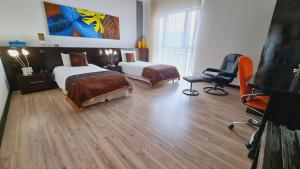 Voodi või voodid majutusasutuse Habitat Suites Hotel By GHO Hoteles toas