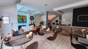 Istumisnurk majutusasutuses Habitat Suites Hotel By GHO Hoteles