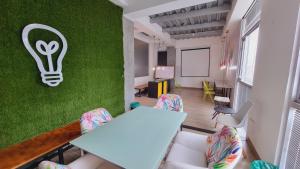 Istumisnurk majutusasutuses Habitat Suites Hotel By GHO Hoteles