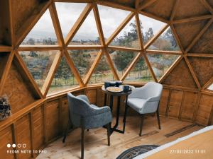 Posezení v ubytování Glamping - Domo el Frailejón con Jacuzzi