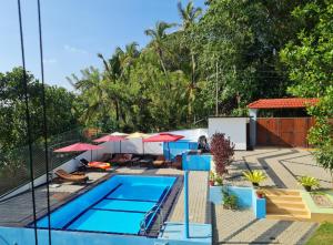 Πισίνα στο ή κοντά στο Villa Talpe Inviting 5 Bedrooms & Massage Pool