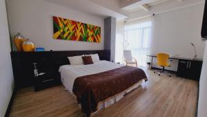 Voodi või voodid majutusasutuse Habitat Suites Hotel By GHO Hoteles toas