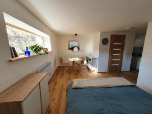 a small bedroom with a bed and a table at Studio Dudek in Wójtowice