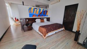Voodi või voodid majutusasutuse Habitat Suites Hotel By GHO Hoteles toas