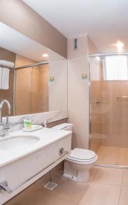 Um banheiro em Holiday Inn Belo Horizonte Savassi by IHG