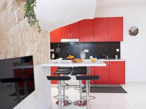 A kitchen or kitchenette at Palm House near Heraklion Airport