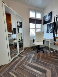 TV a/nebo společenská místnost v ubytování Ferienwohnung Langenberg Altstadt WiFi Netflix