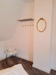 Postel nebo postele na pokoji v ubytování Ferienwohnung Langenberg Altstadt WiFi Netflix