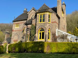 Coalbrookdale Villa外面的花园