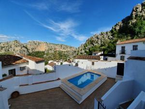 a view from the roof of a house with a swimming pool at Casita del Niño Rey in Montejaque