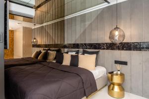 Posteľ alebo postele v izbe v ubytovaní Super-Apartamenty VIP Jacuzzi II