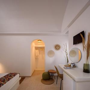 TV a/nebo společenská místnost v ubytování Cal Day Rooms Santorini