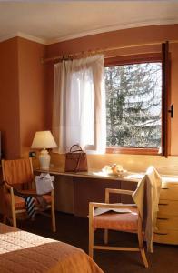 Postel nebo postele na pokoji v ubytování Hotel Des Geneys + 21 fotografií