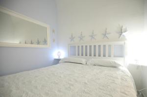 Postel nebo postele na pokoji v ubytování BLU MARE suite privata & apartment