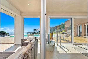 A balcony or terrace at Villa Olympia Pool Sea View Mountains Lake Nature Sleeps 8 Air Conditioning Wi-Fi