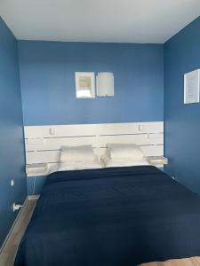 מיטה או מיטות בחדר ב-Havudsigt, skøn lille lejlighed
