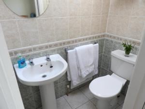 Koupelna v ubytování Cillcearn House + 34 fotografií