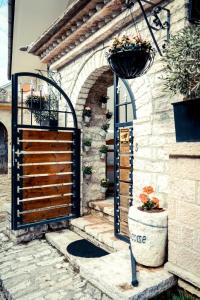 Foto sihtkohas Gjirokastër asuva majutusasutuse Hotel Domino galeriist