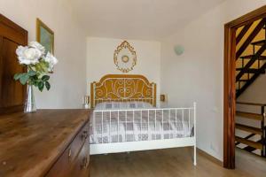 a bedroom with a bed and a vase of flowers at Casa con terrazzo vista Lago - LAKEHOLIDAY IT in Castel di Tora