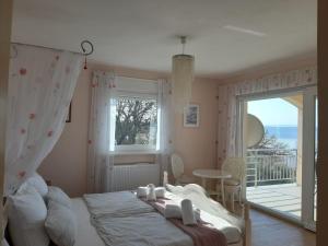 Posteľ alebo postele v izbe v ubytovaní Villa Mebelle mit Meerblick