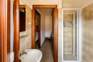 Kúpeľňa v ubytovaní CASA CON TERRAZZI - 6posti 2stanze 2bagni - LAKEHOLIDAY IT + 37 fotografií